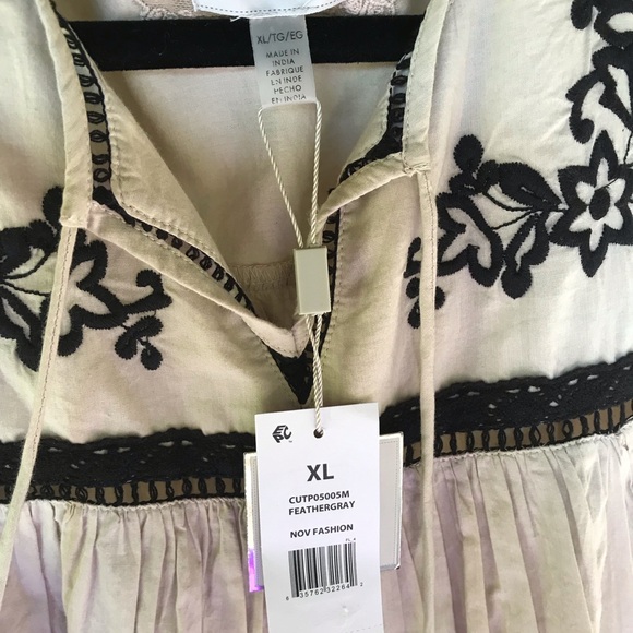 Cupio XL NWT embroidered top with lace sleeves. - Picture 5 of 7